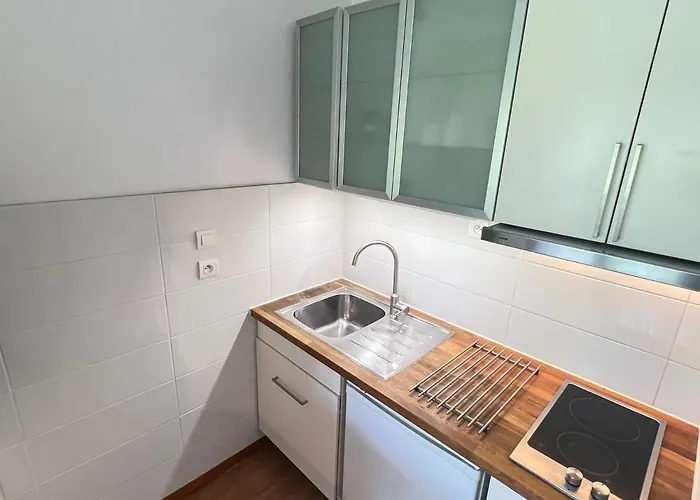 Moderne Et Cosy Avec Balcon Et Parking A - Fr-1-555-90 *